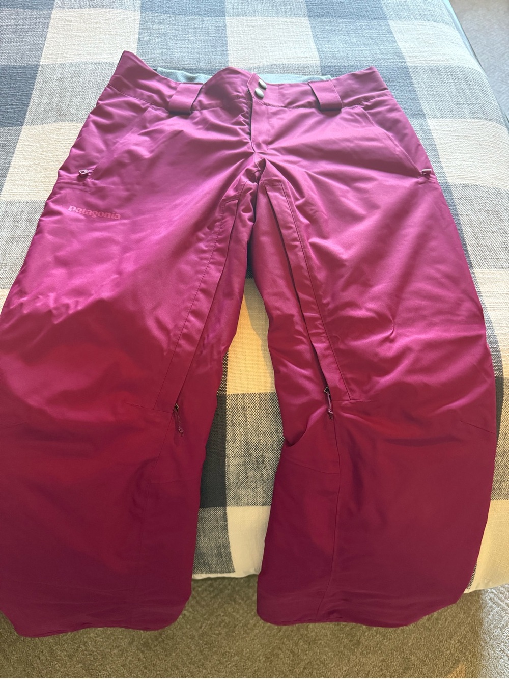 Patagonia Women’s Insulated Snowbelle Pants in Magenta